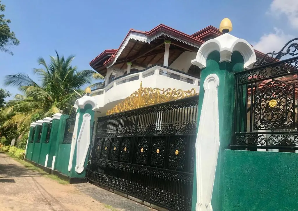 Kingz And Queenz - Negombo Gasthof